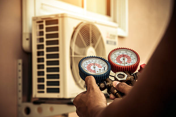 Professional Ac Installation technician working in Somerset, TX